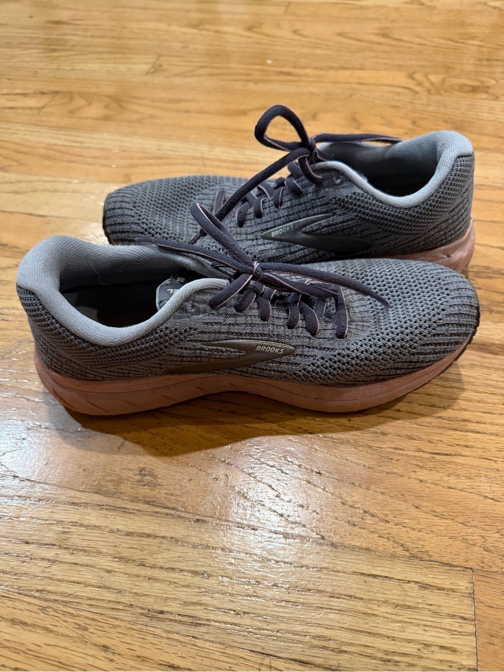 Brooks Women's Gray Knit Running Shoes with Pink Midsole Accent